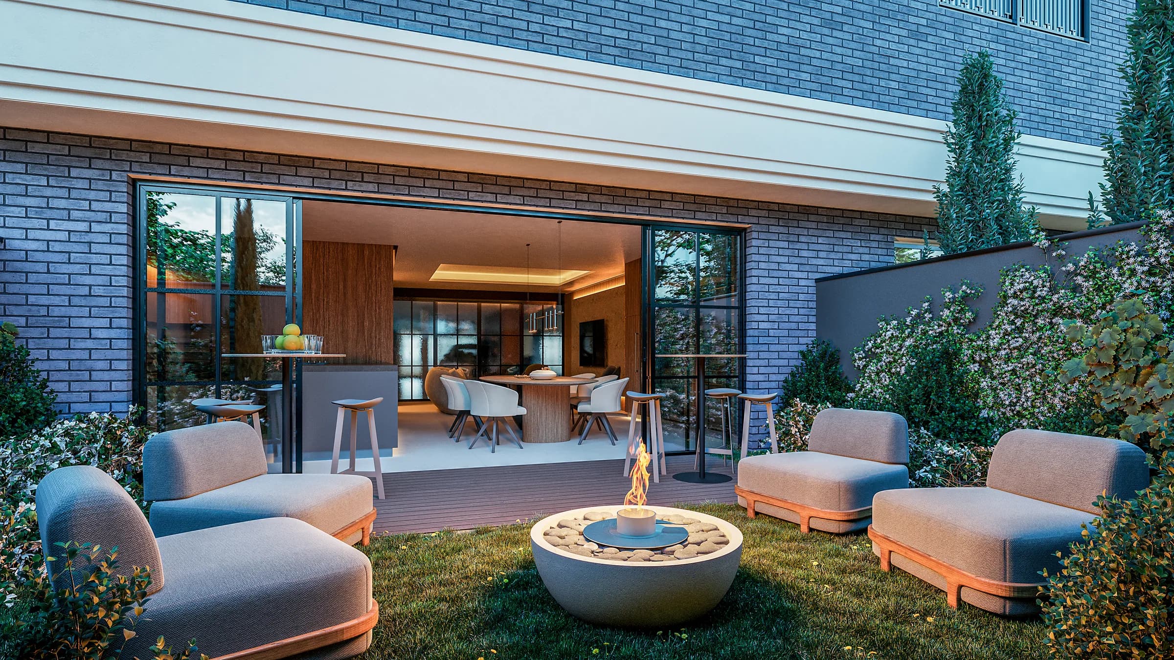 Galliano 250, quintal privativo com poltronas e fogareiro aberto para o living